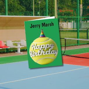 Cartão Bola de tênis com chapéu de aniversário feliz aniv