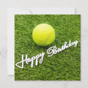 Cartão bola de tênis com feliz palavra de aniversário em 