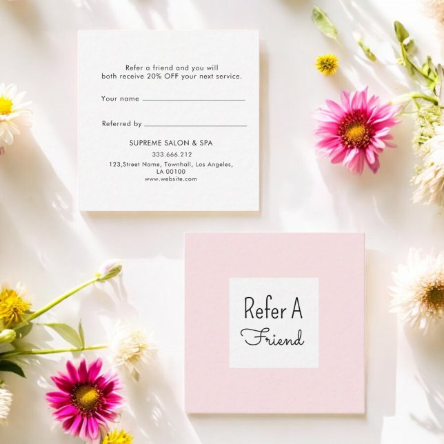 Cartão branco cor-de-rosa de referência de fidelid (Criador carregado)