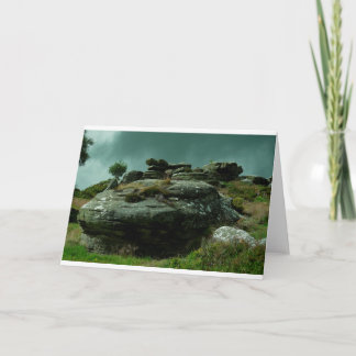 Cartão Brimham Rocks e Moody Sky