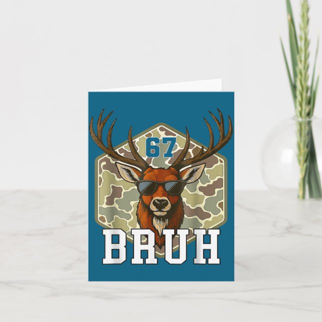 Cartão Bruh Deer 67 Funny Deer Hunting Camo Hat Youth Tee (Frente)
