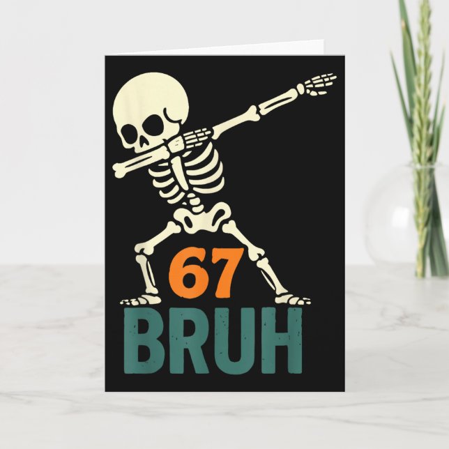 Cartão Bruh Meme de Halloween Números Seis Sete Esqueleto (Frente)