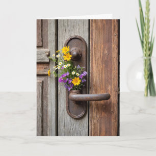 Cartão Buquê De Flor Selvagem Na Porta Rusty