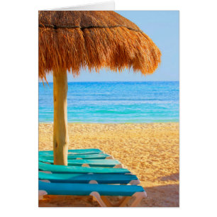 Cartão Cabana & Loungers da grama na praia