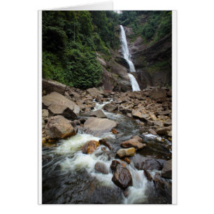 Cartão Cachoeira e rio da natureza