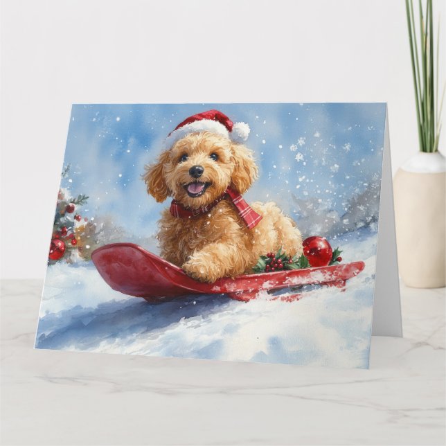 Cartão Cachorro de Goldendoodle no Sledge Deixe-o nevar n (Frente)