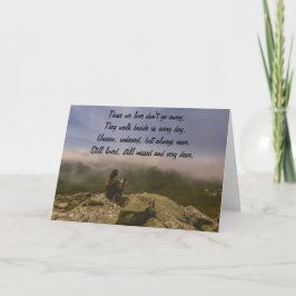 Cartão Cachorro e mulher num Bluff Rocky