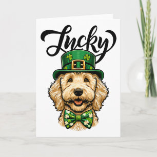 Cartão Cachorro Goldendoodle Sortudo Dia de São Patrício 