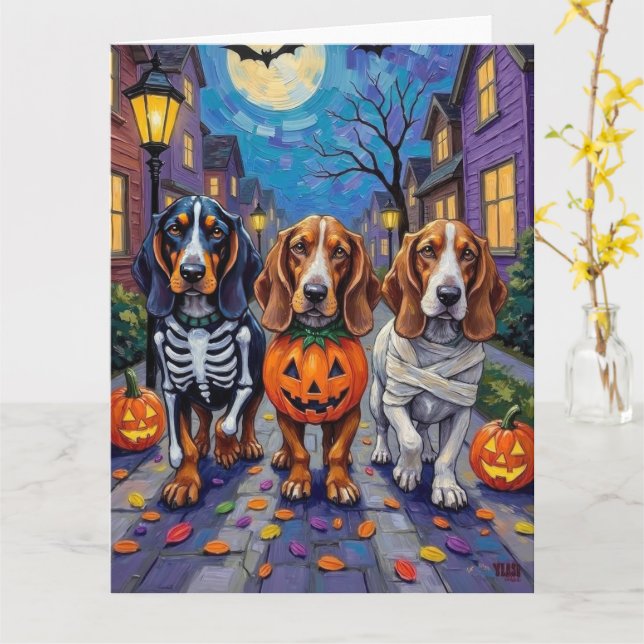 Cartão Cães de Cão Basset Trick-or-Tratating no Halloween (Flor Amarela)