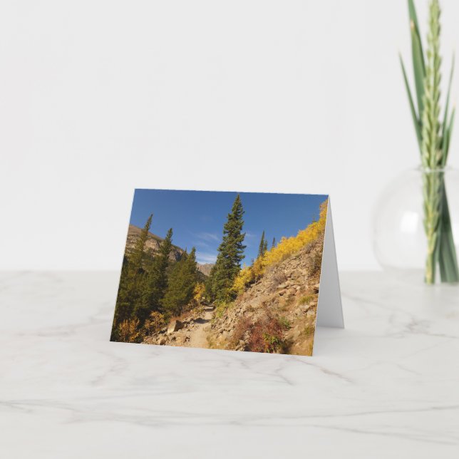 Cartão Caminho do Loch nas Montanhas Rochosas (Frente)