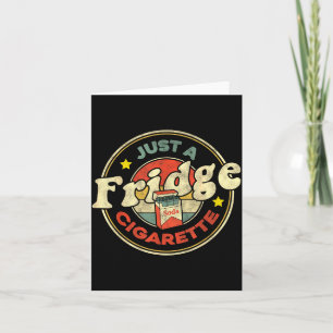 Cartão Camisa de cigarro na geladeira apenas um cigarro n