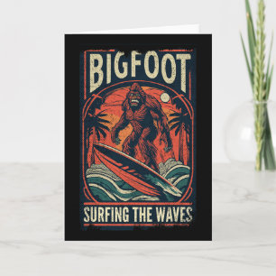 Cartão Camiseta Bigfoot Surfando As Ondas Retro Desgastad