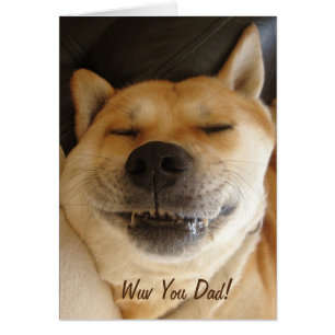 Cartão cão akita japonês engraçado com sorriso fofo