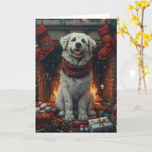 Cartão Cão Great Pyrenees com Presentes de Natal Lareira (Flor Amarela)