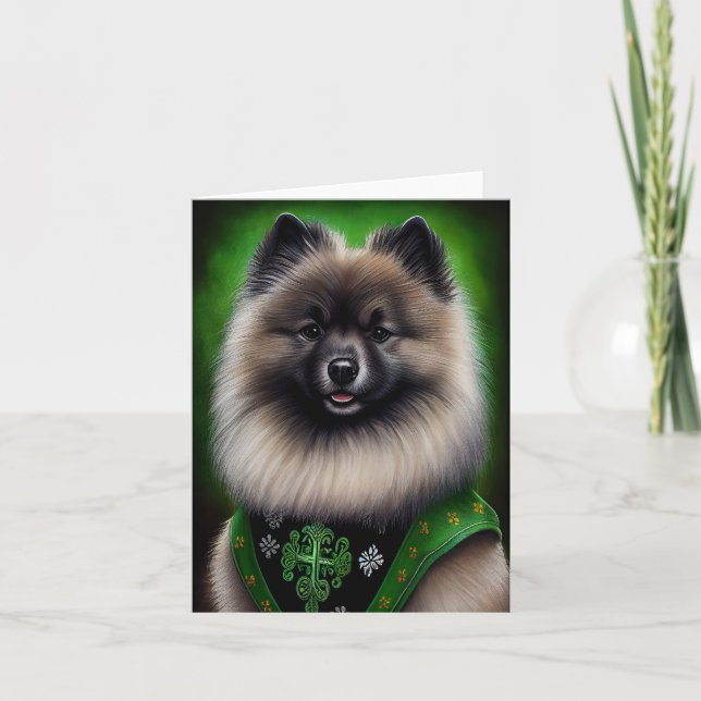Cartão Cão Keeshond vestido de Dia de São Patrício (Frente)