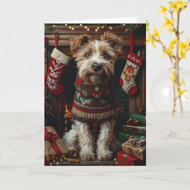 Cartão Cão lobo-hound com presentes de Natal na lareira (Flor Amarela)