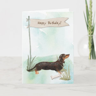 Cartão Cão Negro e Tan Dachshund sob sinal de aniversário