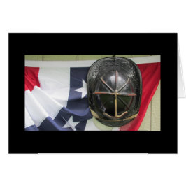 Cartão Capacete e bandeira do fogo