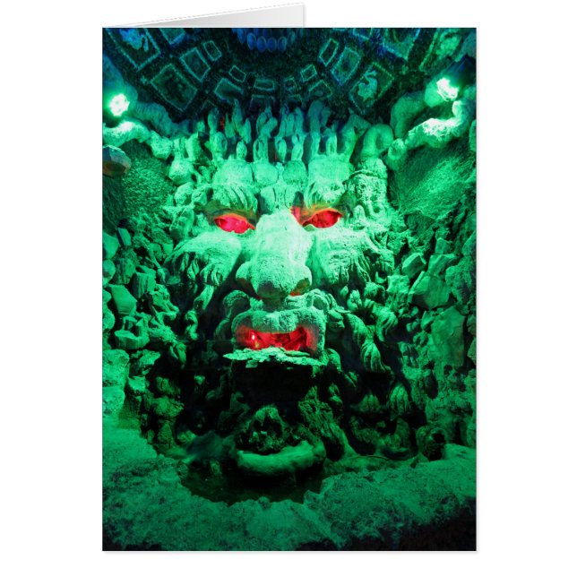 Cartão Cara Assustadora Mascarada na Rocha (Frente)