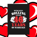 Cartão Casado 46 anos Rolling Funny 46 anos<br><div class="desc">Apresenta a citação de 46 anos de Casamento do 46. º aniversário de casamento com corações e dados gráficos.</div>