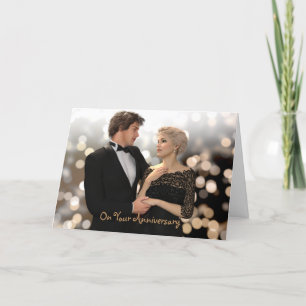 Cartão Casal Glamouroso com Bokeh Brilhante