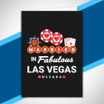 Cartão Casamento De Las Vegas - Casal Casado Em Vegas<br><div class="desc">Planejando uma festa de solteira de Vegas ou se casando em Vegas? Esta design de casamento de Vegas é perfeita para uma recepção ou lua de mel em Vegas! Vire as cabeças na pista de Las Vegas, jogue no cassino, ou bebendo de dia num clube de Vegas! Recursos "Casado em...</div>