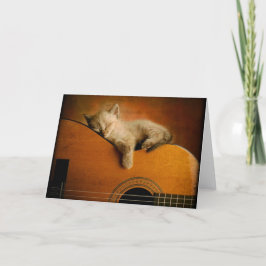 Cartão Cat sleeping on guitar