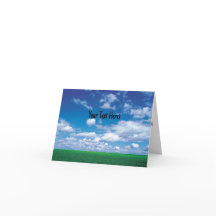 Céu azul com nuvens fofas