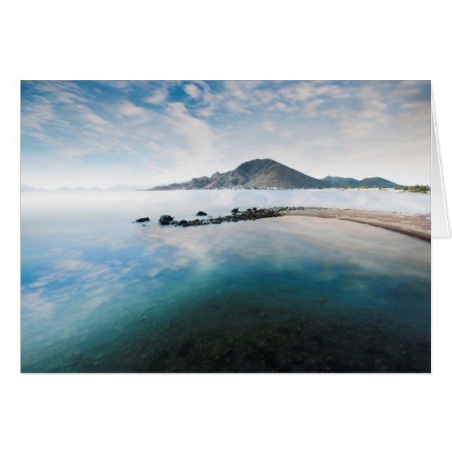 Cartão Céu Azul Nublado Refletindo No Lago (Frente Horizontal)