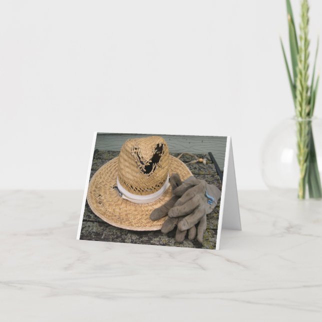 Cartão Chapéu e luvas de jardim bem usados (Frente)