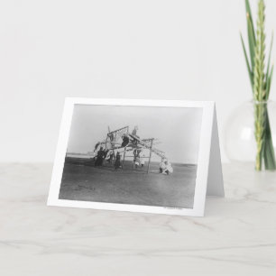 Cartão Children Enjoying Playground Swingset