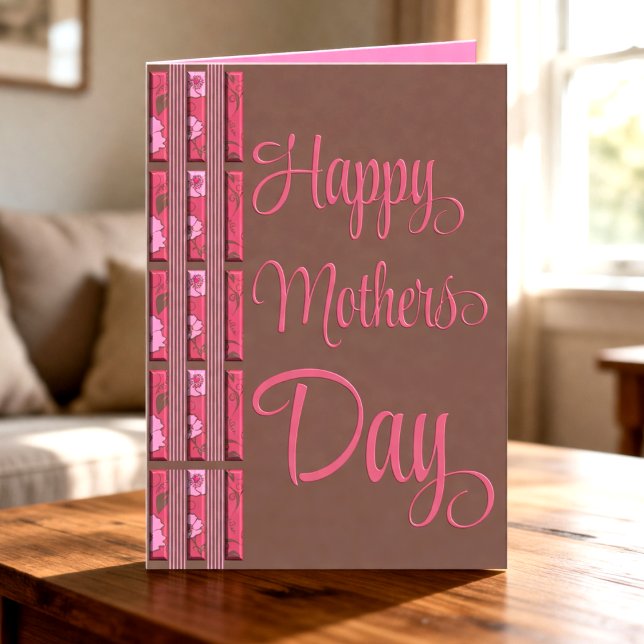 Cartão Chocolate & Flores Rosa e Listras Dia das Mães (Bold text filled with pink flowers, vines and leaves, with a stripped border on one side.)