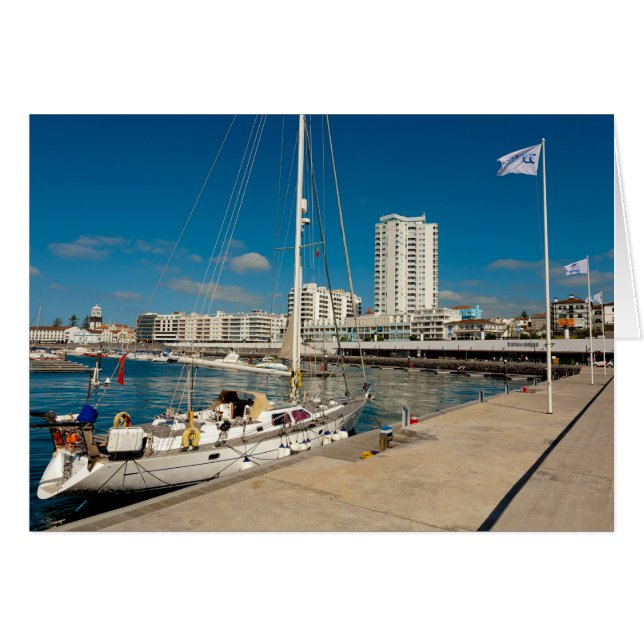 Cartão Cidade portuguesa e iate (Frente Horizontal)