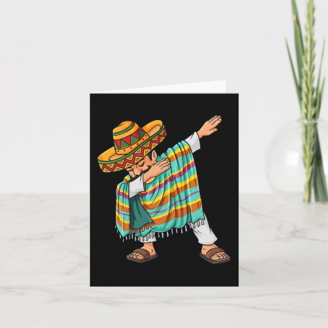 Cartão Cinco de Mayo Dabbing Poncho Sombrero, divertido m (Frente)