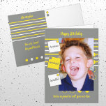 Cartão Cinza Fantástico e Aniversário Amarelo<br><div class="desc">Personalize este cartão de saudação para o seu filho, com uma fotografia. Projetado em cinza, amarelo e branco. Estamos tão orgulhosos de te chamar de nosso filho. Incrível, maravilhoso, incrível. Cartão de aniversário para Filho</div>