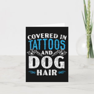 Cartão Coberta Em Tatuagens E Tatuagem No Cabelo Do Cão P