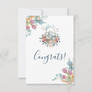 Cartão Coelhinho bonito em uma cesta com ovos e flores Bo