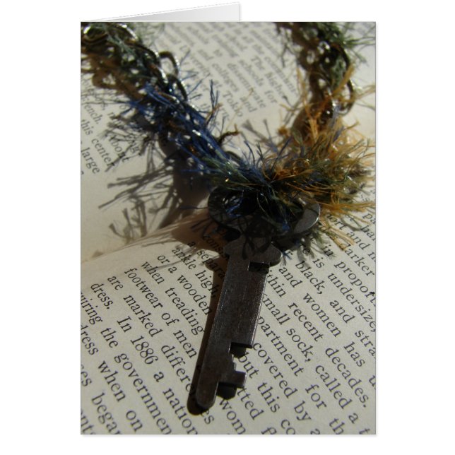 Cartão Colar Chave no Livro Vintage (Frente)