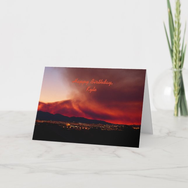 Cartão Coloque o mundo em fogo em sua saudação de anivers (Frente)