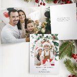 Cartão Com Dobra Tripla Arch de Foto de Natal Moderno c/Holly<br><div class="desc">Design colorido moderno com um modelo de fotografia em arco rodeado por um santo festivo com campos de texto editáveis.</div>