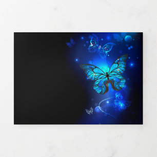 Cartão Com Dobra Tripla Borboleta Morpho no Fundo Escuro