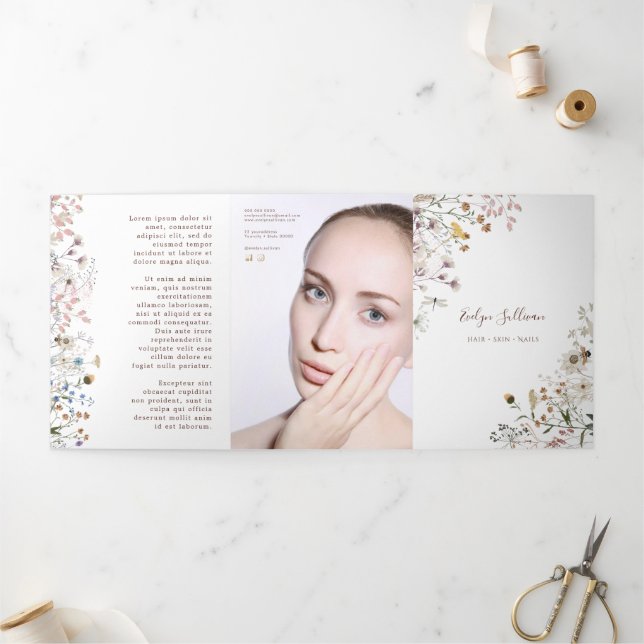 Cartão Com Dobra Tripla Brochura tripartida de flores silvestres (Fora)