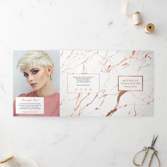 Cartão Com Dobra Tripla Folheto do Salão de Mármore Branco e Dourado Rosa (Fora)