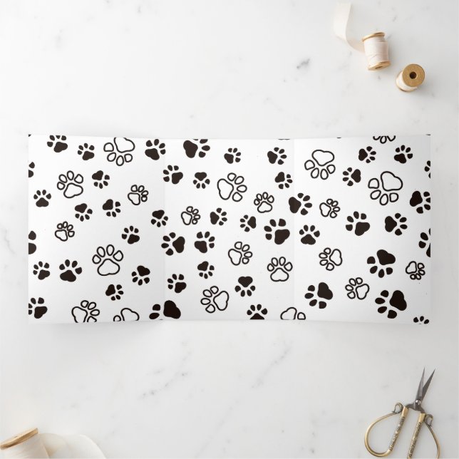 Cartão Com Dobra Tripla Padrão repetido de patas de Cat (Dentro)