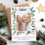 Cartão com fotos da Família Feliz Natal<br><div class="desc">Feliz Cartão com fotos de Natal e imagem personalizada com Holiday Greenery,  Holly Berries e Red Background.</div>
