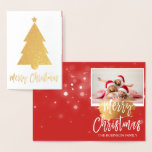 Cartão com fotos de Árvore de Natal Merry Foil<br><div class="desc">Cartão com fotos de Floco de Neve com Letra Vermelha de Árvore de Natal Dourada. A foto e o texto deste Cartão de Natal podem ser atualizados e personalizados com sua foto e seu nome. Este cartão mostra o seu nome na dentro do Cartão de Natal Gold Foil.</div>