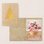 Cartão com fotos de Árvore de Natal Merry Foil<br><div class="desc">Artesanato De Papel Com Cartão com fotos De Manuscrito Com Letra Vermelha De Árvore De Natal Dourada. A foto e o texto deste Cartão de Natal podem ser atualizados e personalizados com sua foto e seu nome. Este cartão mostra o seu nome na dentro do Cartão de Natal Gold Foil....</div>
