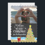 Cartão com fotos de Férias de Quadro de Árvore de<br><div class="desc">O cartão de férias é perfeito para qualquer um que passa tempo na praia durante o Natal. Quer você viva em um estado quente ou de férias durante os feriados,  envie seus cartões de saudação quentes para todos que você conhece!</div>
