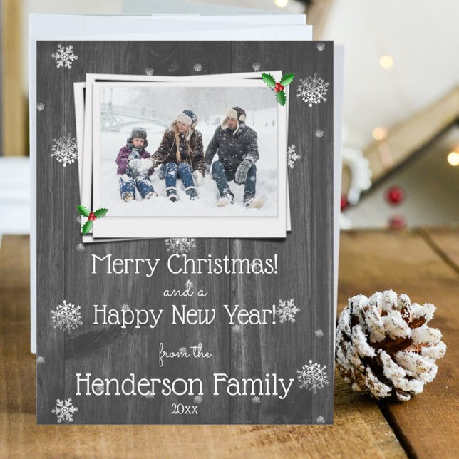 Cartão com fotos de Férias Flat de Madeira Rústica (Gray Rustic Wooden Photo Christmas Card)
