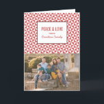 Cartão com fotos de Férias Red Modern Triangs<br><div class="desc">Cartão de saudação de fotos de feriado de na moda e moderno moderno moderno moderno com um simples plano de triângulo geométrico em vermelho e branco. Este cartão com fotos elegante e moderno pode ser facilmente personalizado com a sua própria foto de família e com saudações de Natal personalizadas. Localize...</div>